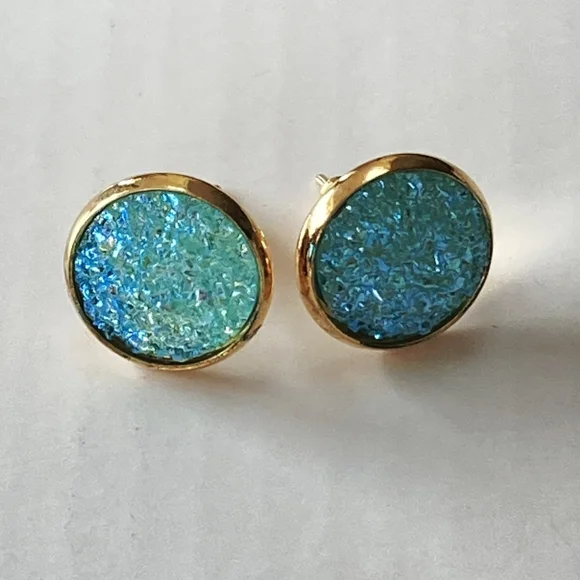 BNWT Sparkly Aquamarine Blue Stud Earrings - Add Glamour to Your Look - Picture 3 of 7